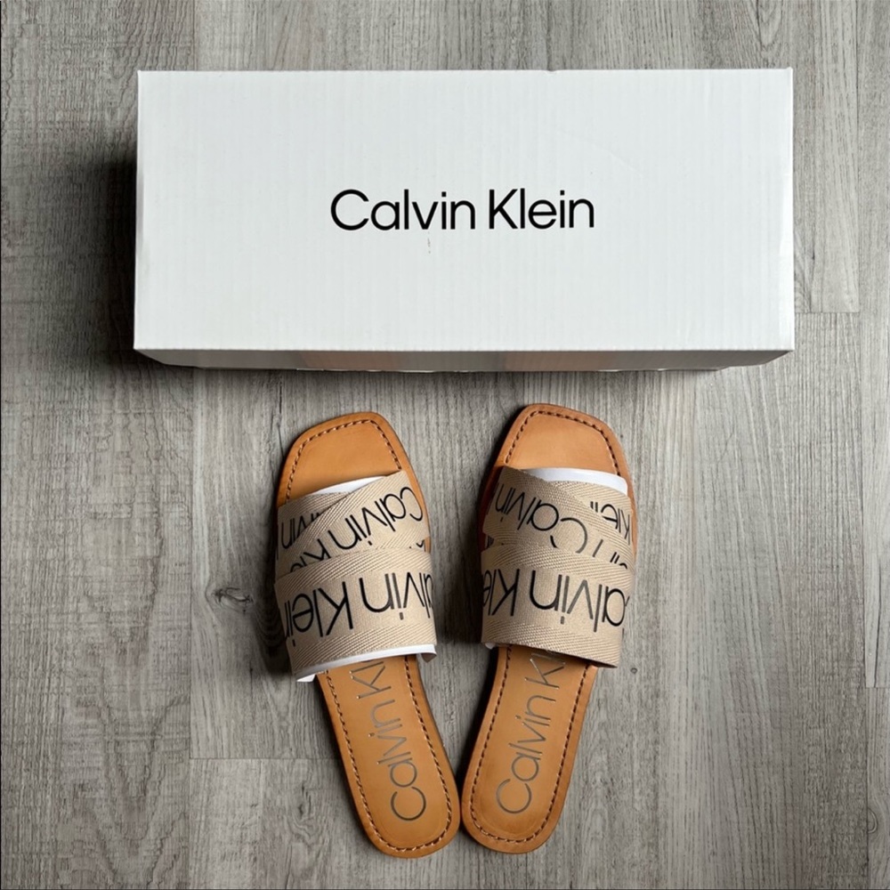 Calvin Klein Bainy logo slides